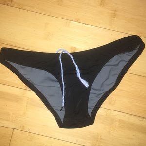 Jolyn “Midl” black swim bottoms